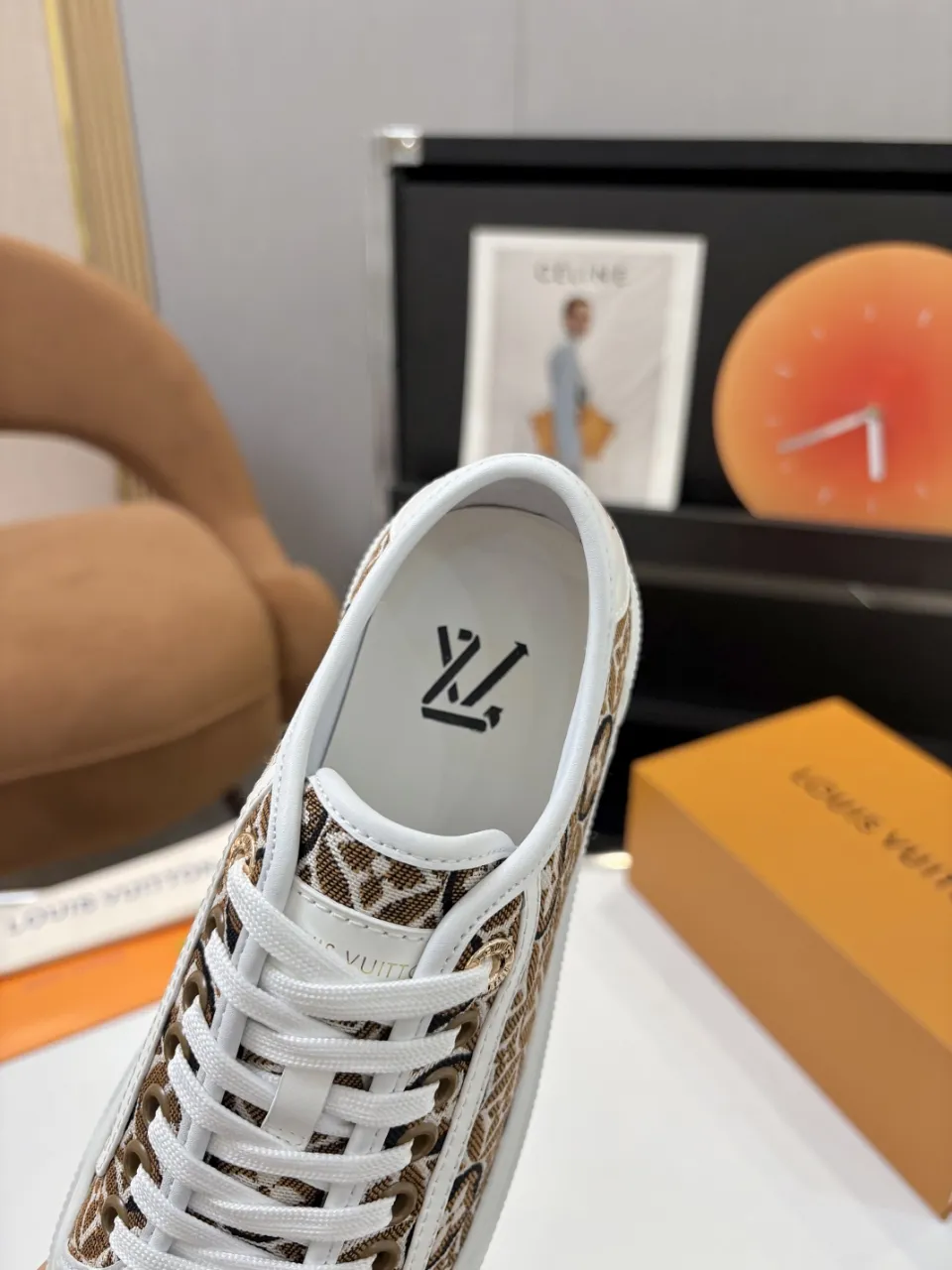 p580🐮🐮 LV couple skate shoes｜Classic jacquard, the ultimate code for a sweet outing! 👫** This pair of shoes is Louis Vuitton's love letter to fashionistas💌 - **classic presbyopic skate shoes**, the perfect choice for couples to go out on the street!  🔸 **Luxury details are a must-have**: Jacquard fabric  🔸 **So comfortable that you don’t want to take it off**: The sheepskin lining is skin-friendly and breathable, warm in autumn and winter without stuffing your feet, refreshing in spring and summer without being sticky, and you can wear it with a high-end feel in all seasons!  🔸 **Steady sense of security**: Non-slip rubber outsole, perfect grip, accompanying you through romantic streets.  **💑 Couple outfit inspiration**: ▪️ For boys, pair with leggings + baseball cap for a trendy street look!  ▪️ Girls can wear short skirts or shark pants, and the sweet and cool style is easy to choose~ **#Louis Vuitton #couple shoes #presbyopia classic** **👉 Click to collect and become the most fashionable CP in the circle of friends with him! ** Fabric: Imported cowhide/classic jacquard fabric Lining: Sheepskin lining Sole: Original rubber sole Size: Women’s size 35-42 (40/41/42 customized) Men’s size 39-45 (39.45 customized)